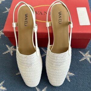 Vaneli Janet White size 10 narrow like new shoes